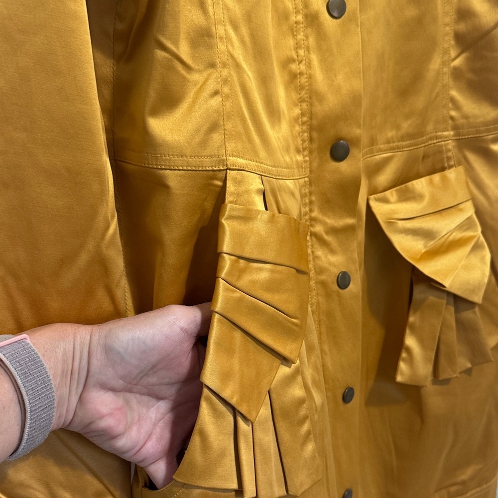 Stylish Gold Jacket for Women size medium - Picture 6 of 7